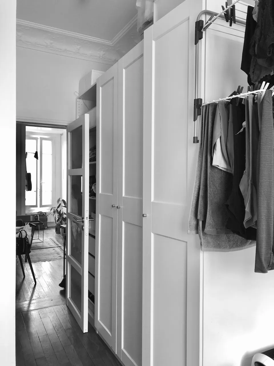Studio Madame : architecte d’intérieur, Paris et Montmorency
Projet réalisé à Boulogne-Billancourt.
Photographie d’intérieur (noir et blanc) : dressing d’un appartement avant intervention.