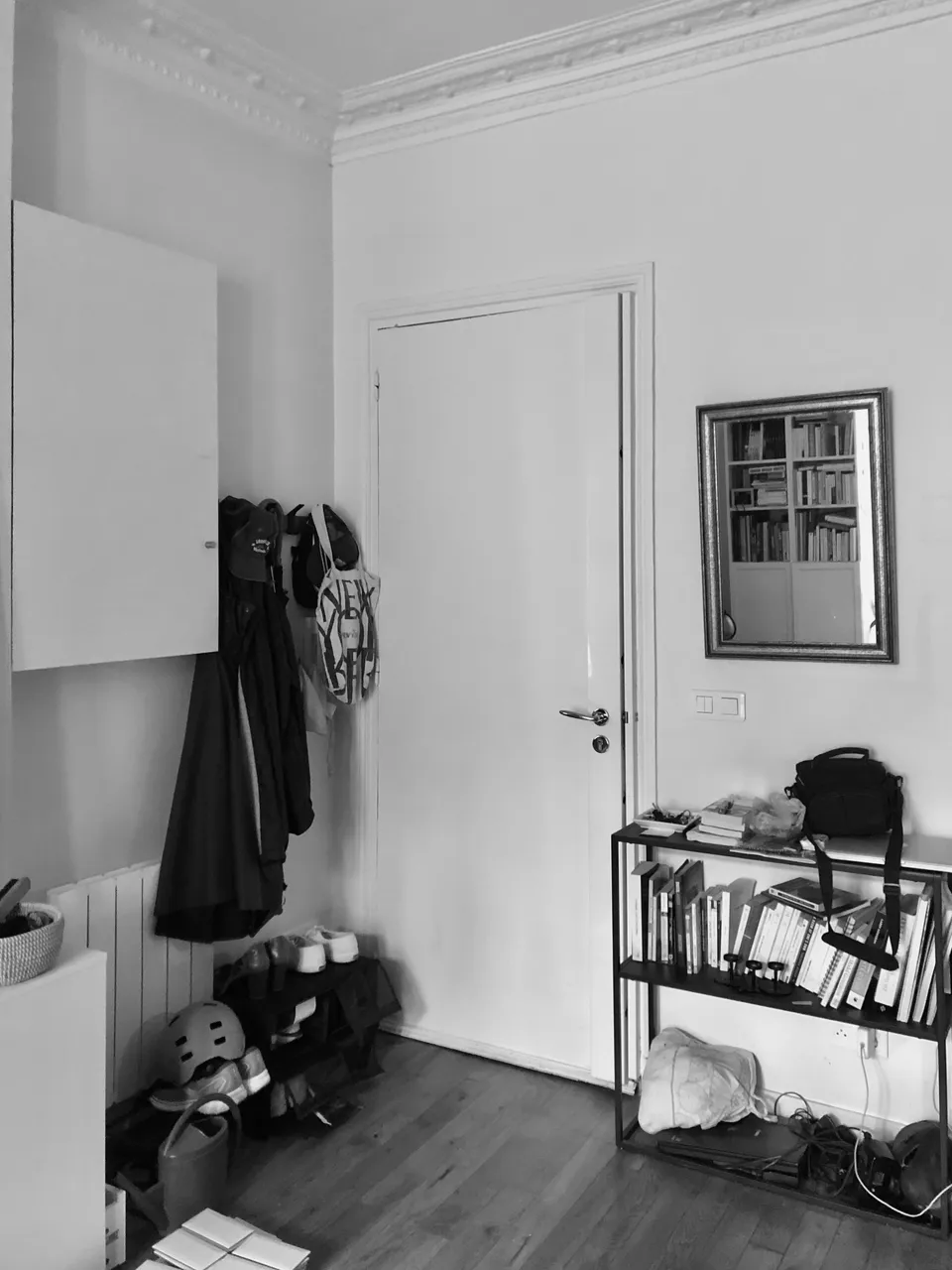 Studio Madame : architecte d’intérieur, Paris et Montmorency
Projet réalisé à Boulogne-Billancourt.
Photographie d’intérieur (noir et blanc) : entrée d’un appartement avant intervention.