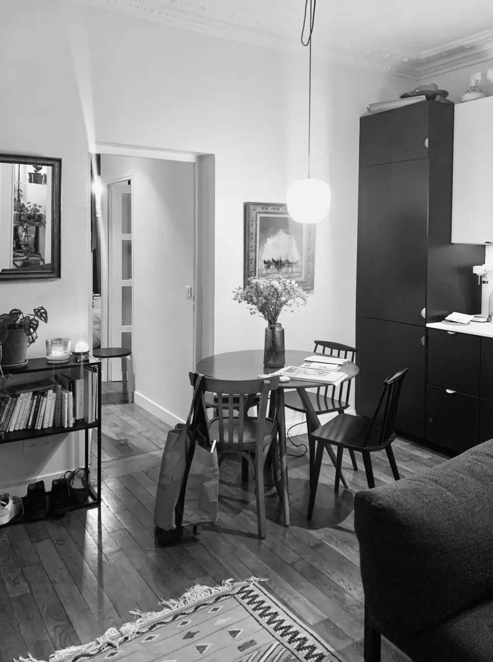 Studio Madame : architecte d’intérieur, Paris et Montmorency
Projet réalisé à Boulogne-Billancourt.
Photographie d’intérieur (noir et blanc) : salle à manger d’un appartement avant intervention.