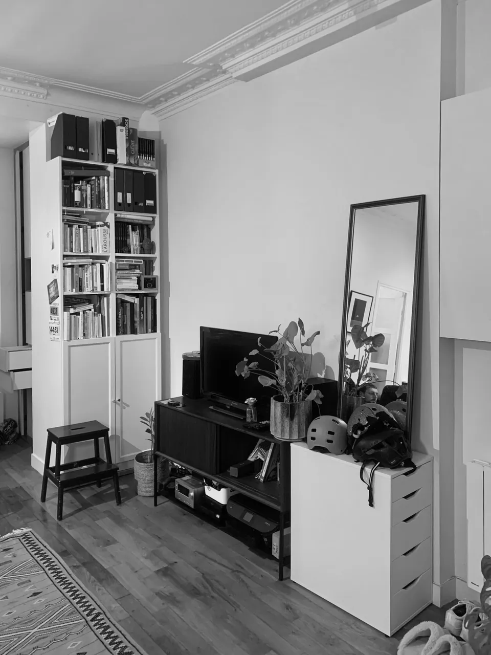 Studio Madame : architecte d’intérieur, Paris et Montmorency
Projet réalisé à Boulogne-Billancourt.
Photographie d’intérieur (noir et blanc) : salon d’un appartement avant intervention.